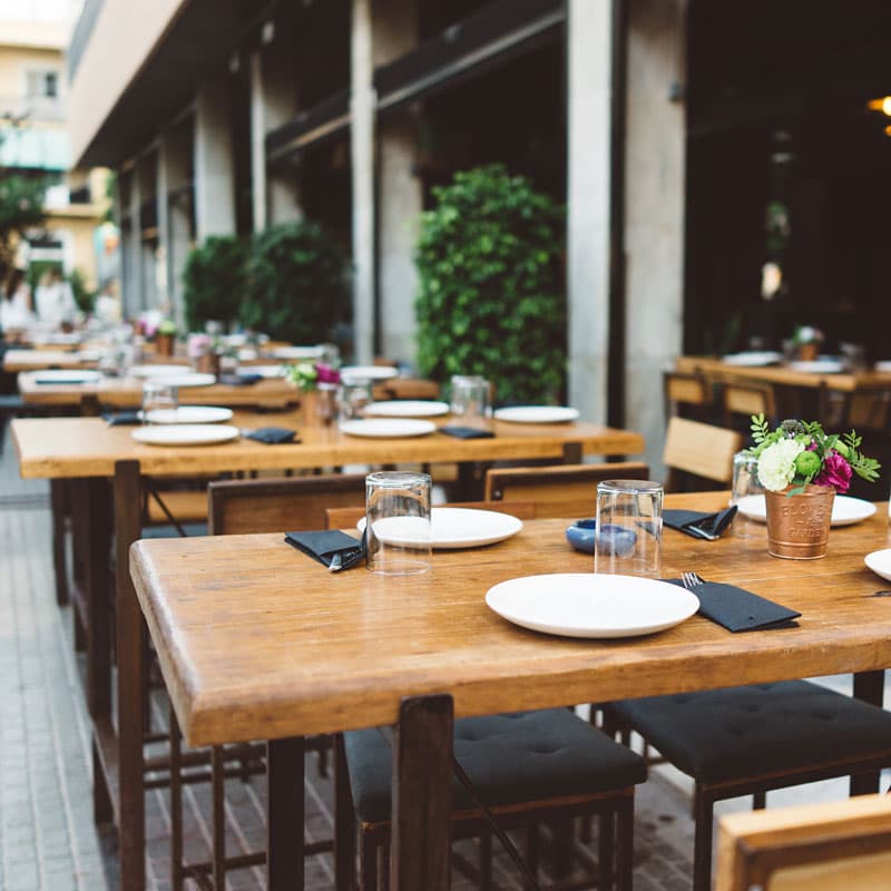 Toute une gamme de repas individuels en bocaux
